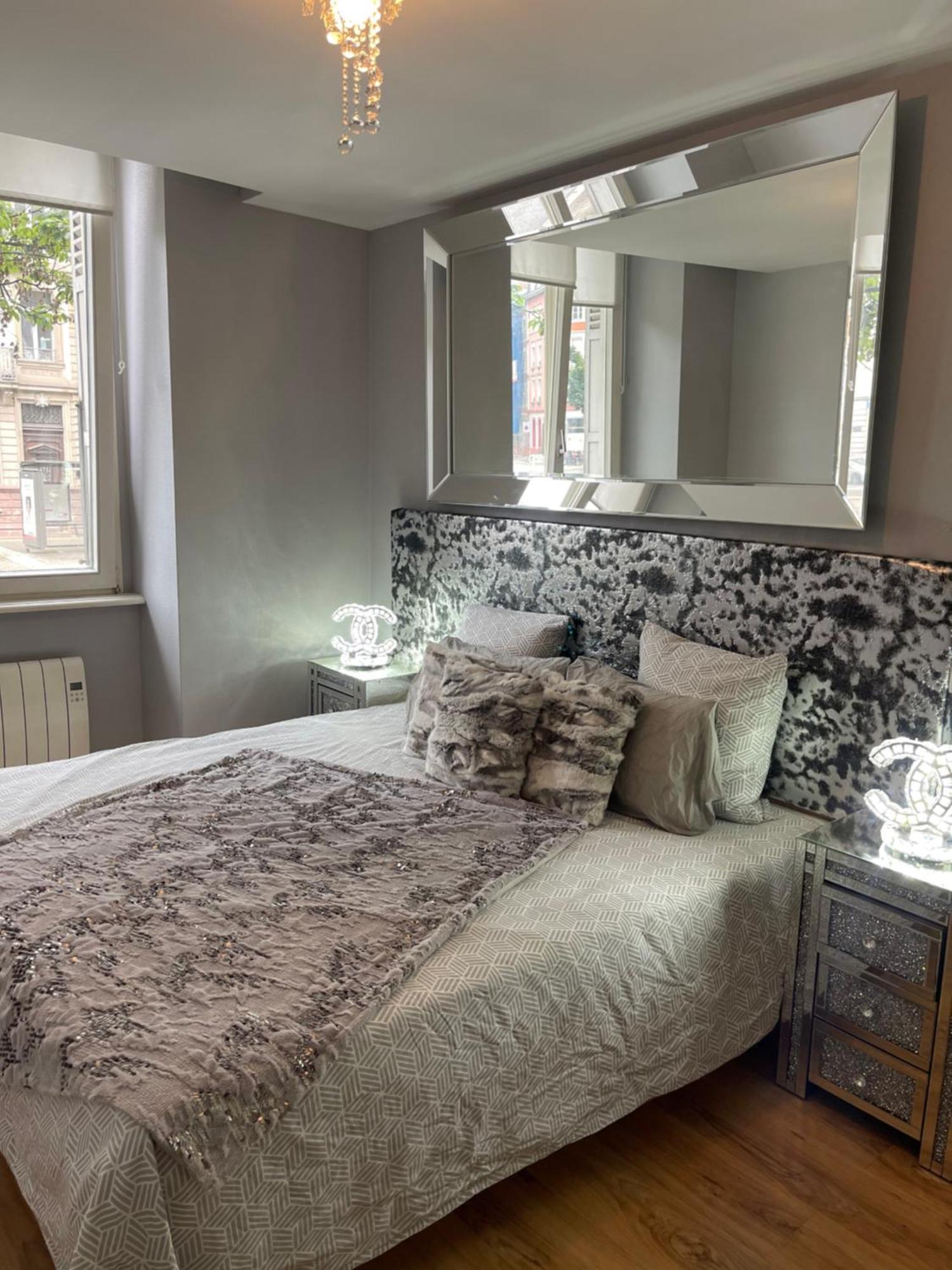 Petit Cocon Emplacement Ideal Centre Ville, Place De Pierre Rdc 25m2 Apartamento *